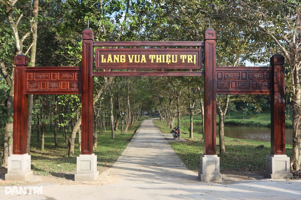 Hai công trình lạ trong lăng vua, hoàng hậu tại Huế - 3