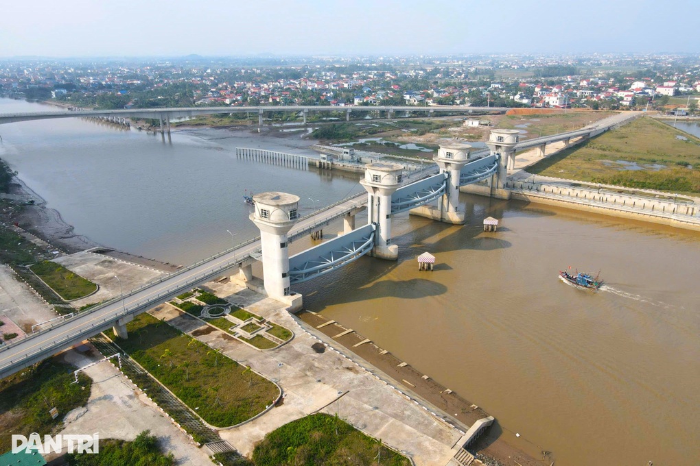 Vụ cầu xây xong rào lại ở Thanh Hóa: Sắp bàn giao đưa vào sử dụng - 1