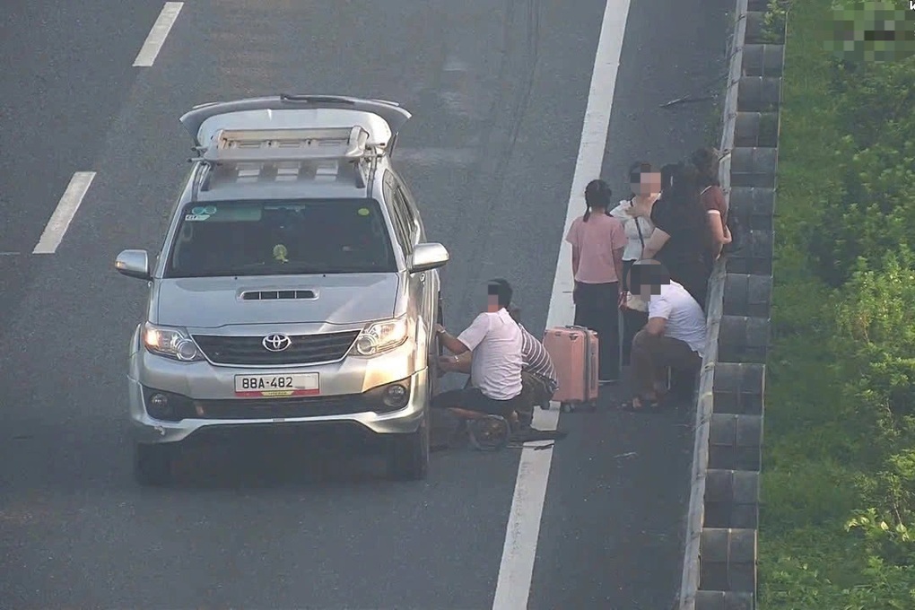 Tài xế được dừng, đỗ ô tô trên đường cao tốc hay không? - 2