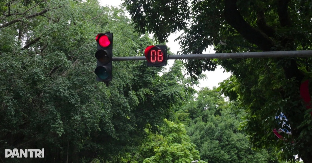 Vì sao nhiều đèn xanh, đèn đỏ ở Hà Nội chỉ còn đếm lùi 8 giây?