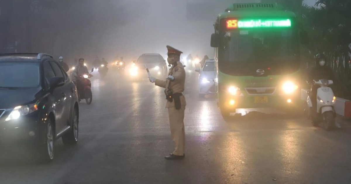 CSGT sẽ trực tiếp hướng dẫn các tài xế trên đường khi thời tiết xấu