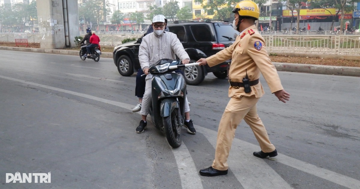 Đi ngược chiều 10m đường, loạt tài xế ở Hà Nội bị phạt 5 triệu đồng