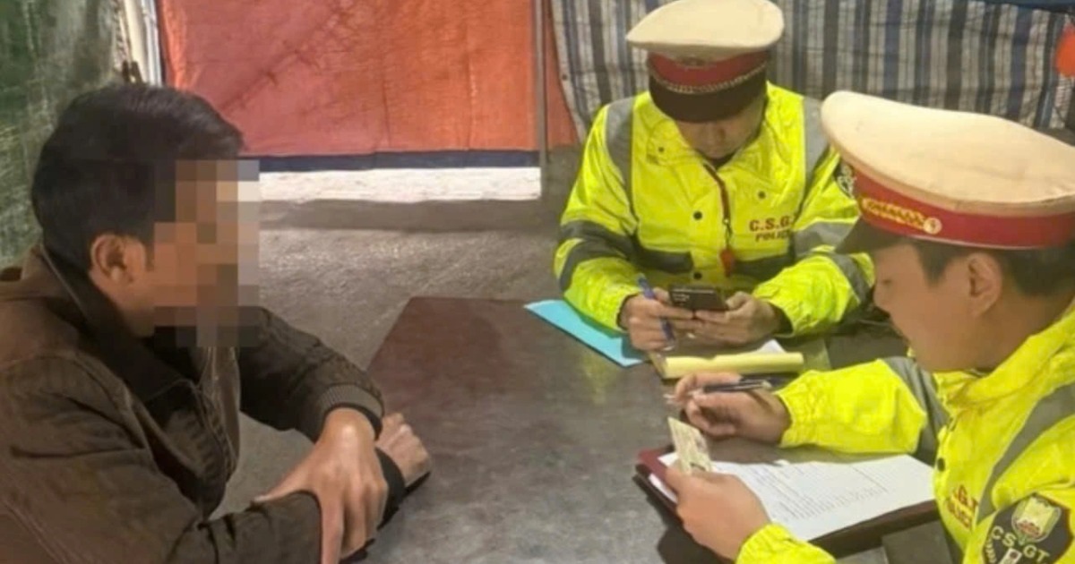 Tài xế ô tô phóng ngược chiều đường bị phạt 19 triệu đồng