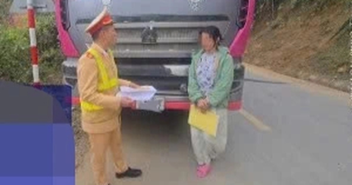 Xử phạt nữ TikToker lái xe tải chặn đầu ô tô khác