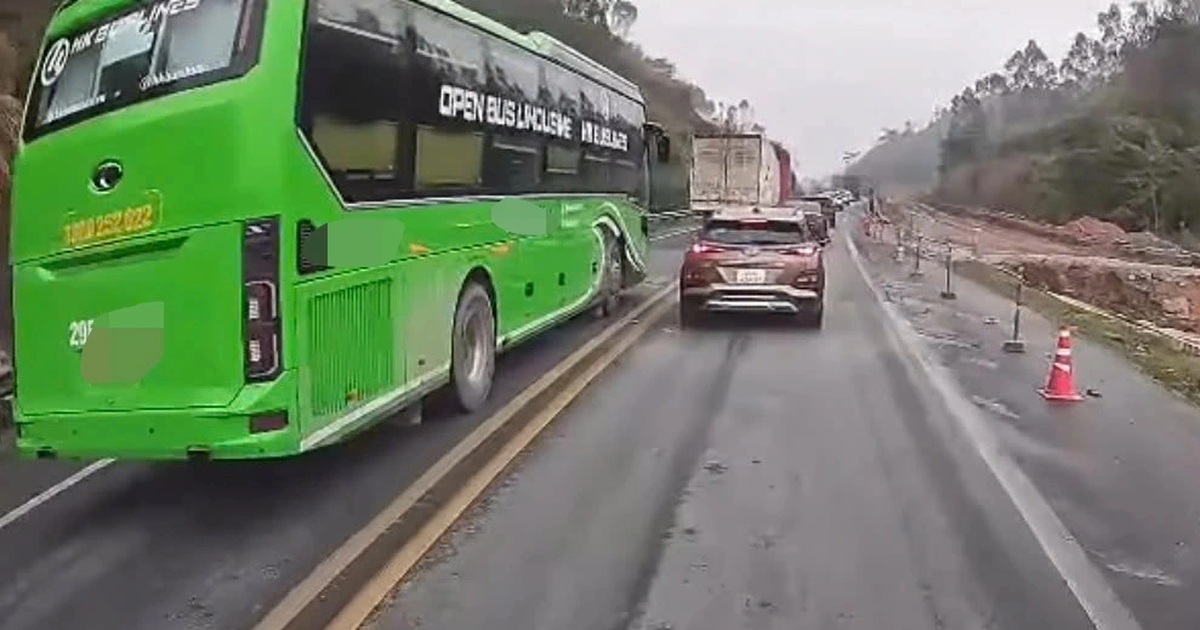 Vượt ẩu trên cao tốc gây nguy hiểm, lái xe khách bị phạt 5 triệu đồng