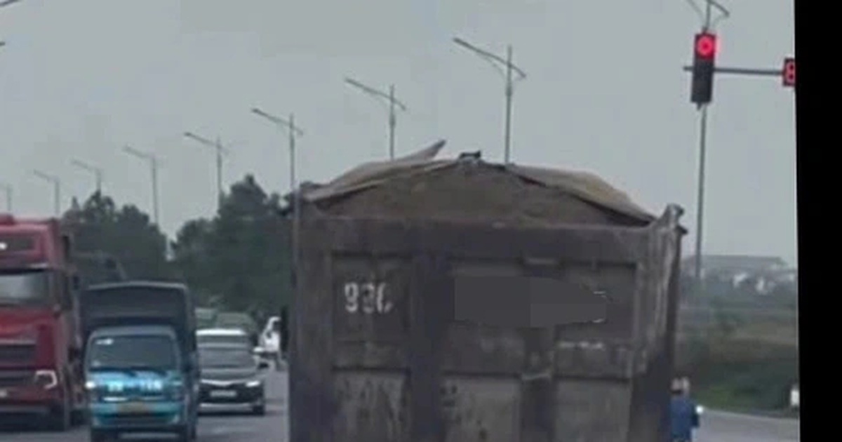 Người dân “mách” Cục trưởng CSGT, tài xế vượt đèn đỏ bị phạt 19 triệu đồng