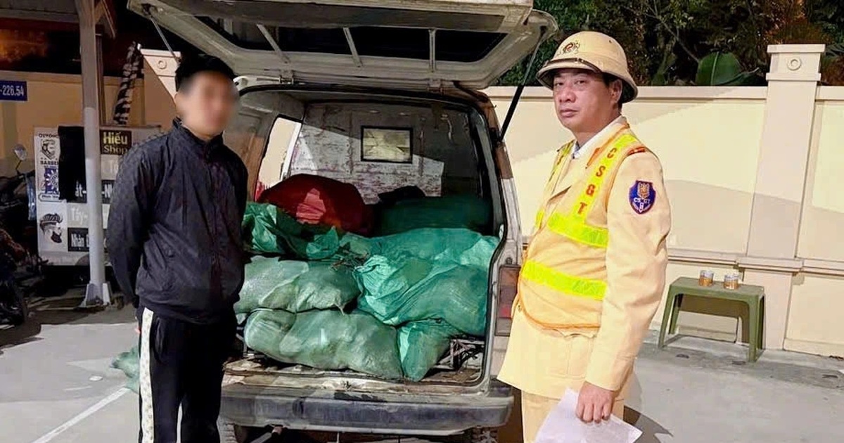 CSGT chặn 1 tấn chân gà bẩn đang trên đường đến các nhà hàng