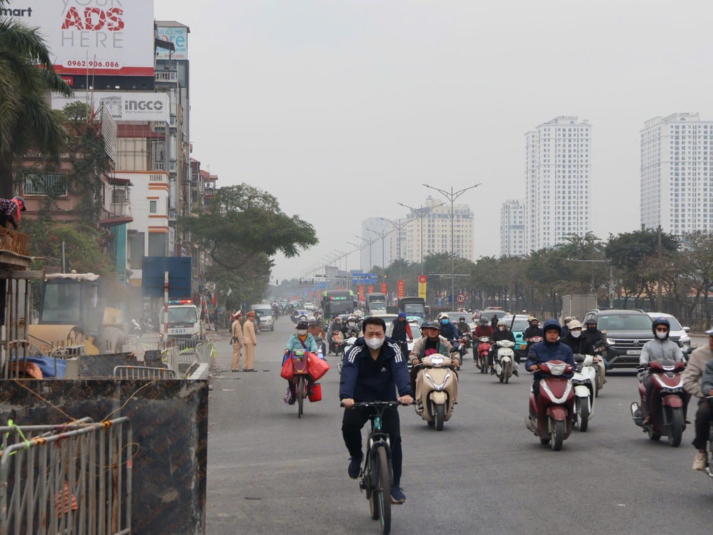 CSGT Hà Nội tháo gỡ hàng loạt điểm nghẽn ùn tắc giao thông - 2 CSGT Hà Nội tháo gỡ hàng loạt điểm nghẽn ùn tắc giao thông - 2