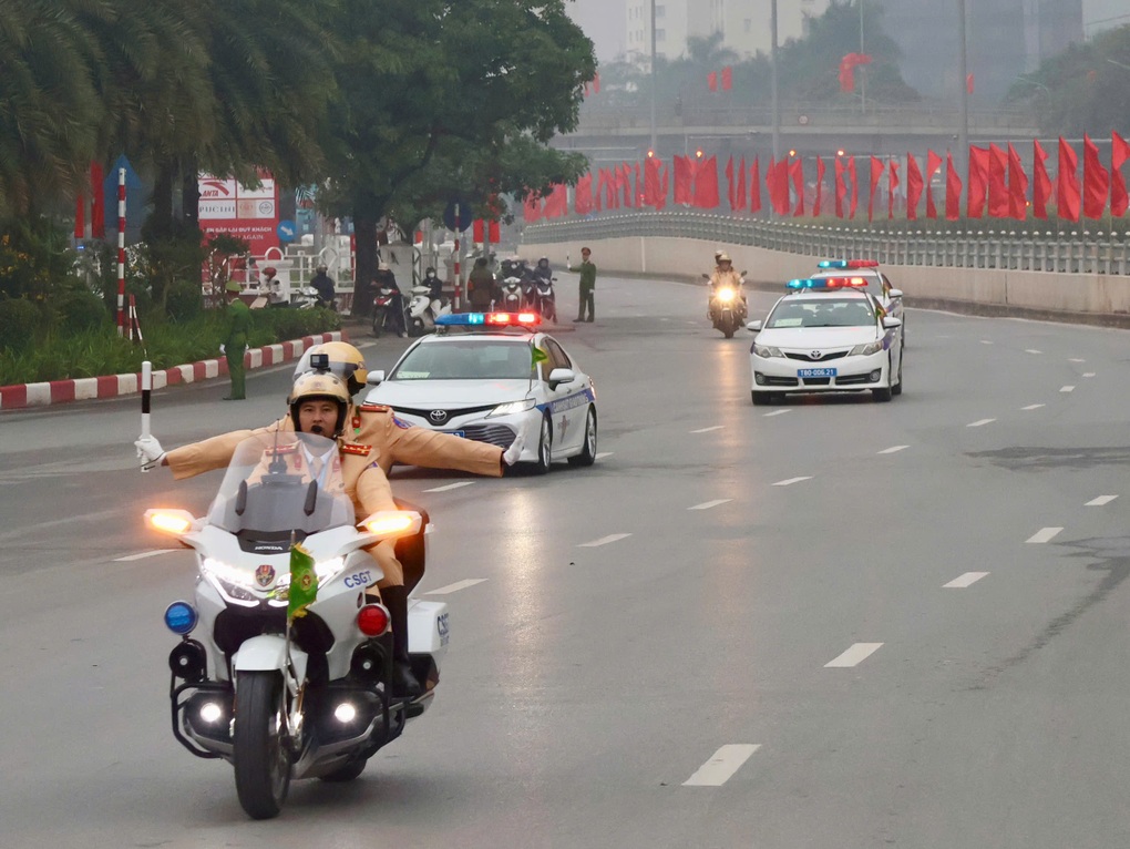 CSGT Hà Nội đảm bảo giao thông thông suốt, phục vụ Đại hội XIV của Đảng - 2