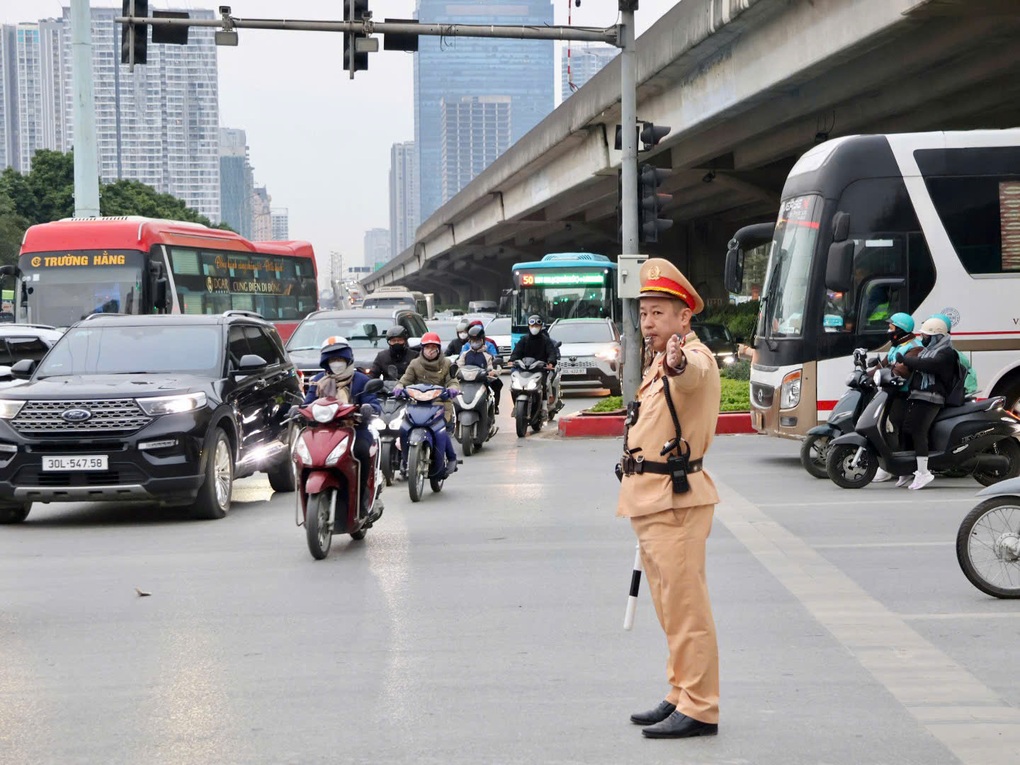 CSGT Hà Nội bảo đảm giao thông phục vụ diễn tập bảo vệ Đại hội Đảng - 1