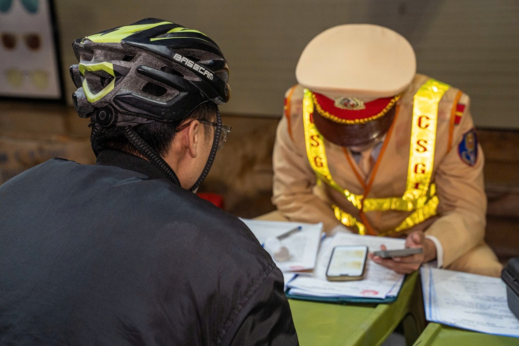 CSGT Hà Nội xuyên đêm tuần tra, phục vụ Đại hội XIV của Đảng - 2