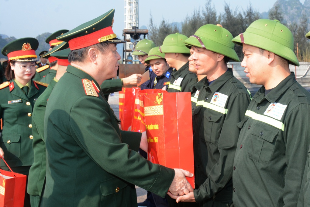 Đại tướng Nguyễn Trọng Nghĩa: An toàn là mệnh lệnh trong lao động, sản xuất - 3 Đại tướng Nguyễn Trọng Nghĩa: An toàn là mệnh lệnh trong lao động, sản xuất - 3