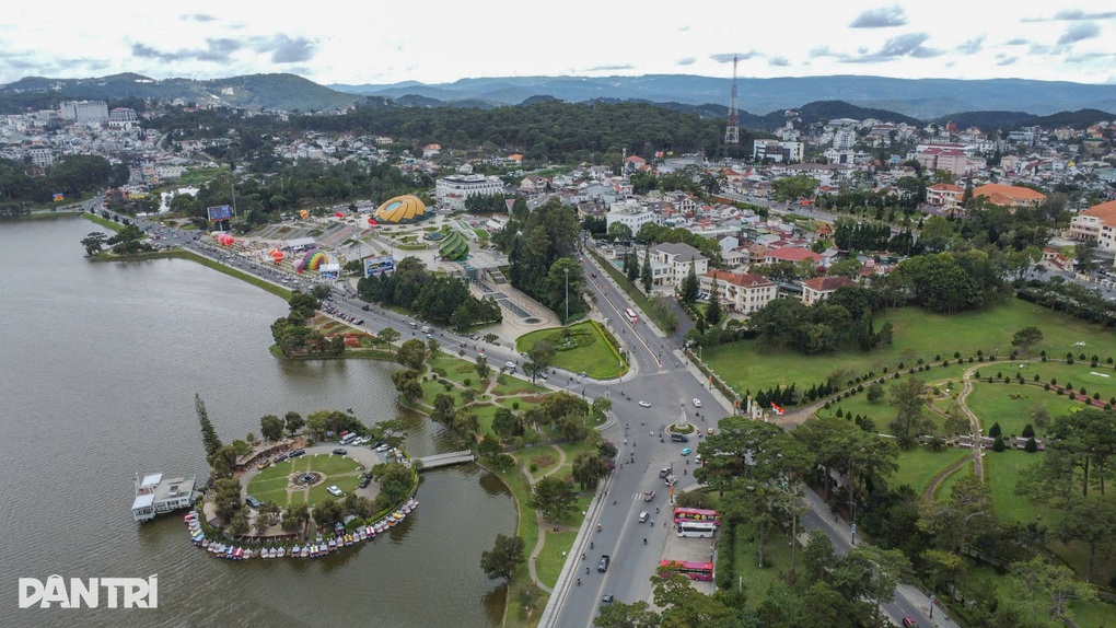 Lâm Đồng bắn pháo hoa đón Tết Nguyên đán tại 12 điểm - 2 Lâm Đồng bắn pháo hoa đón Tết Nguyên đán tại 12 điểm - 2