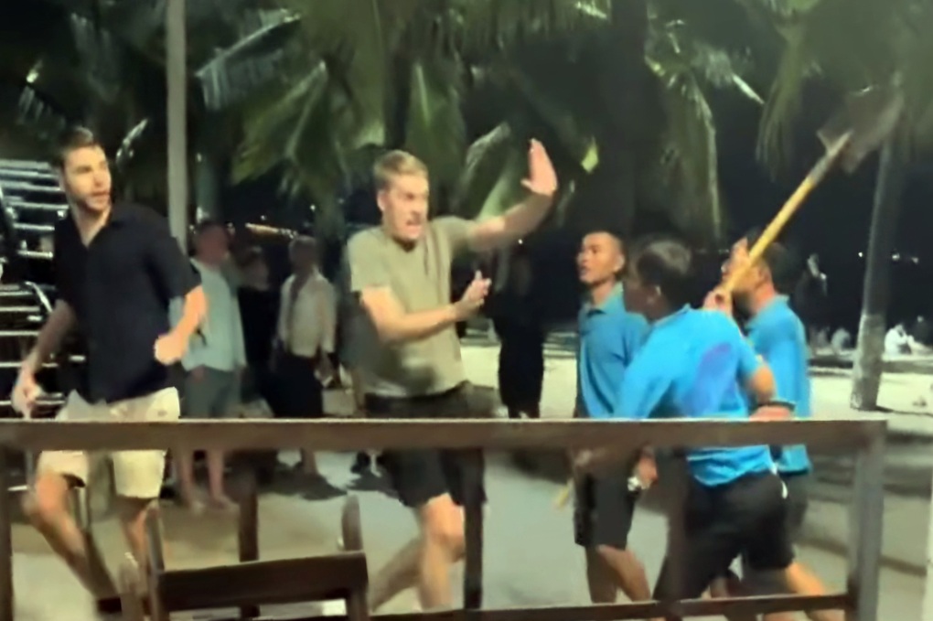 Vụ du khách nước ngoài bị dọa đánh bằng xẻng: Phạt quán bar 50 triệu đồng - 1