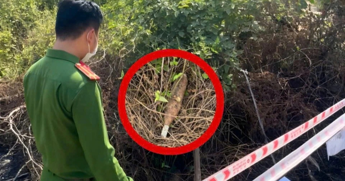 Phát hiện quả đạn pháo dài 40cm nằm trong khu dân cư