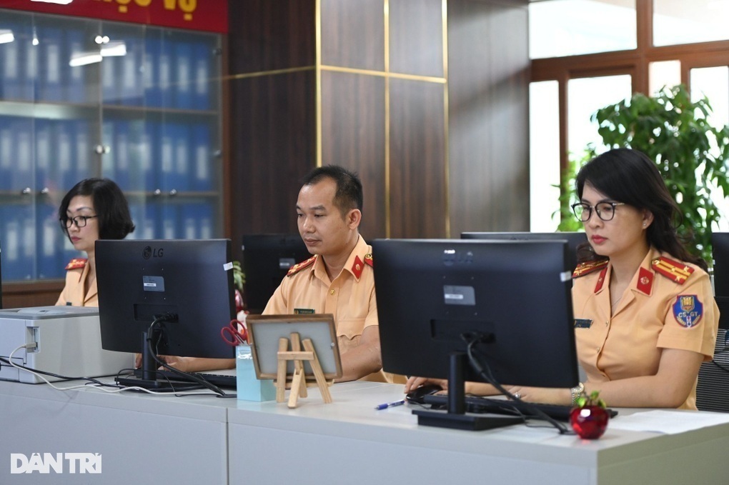 Biển số ô tô ngũ quý 8 trúng đấu giá hơn 1,6 tỷ đồng - 1