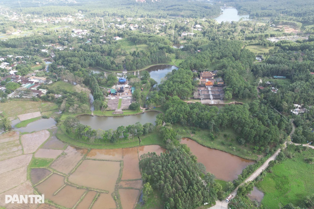 Công trình lạ trong lăng vua ở Huế là một sự sai lạc, cần di dời - 2