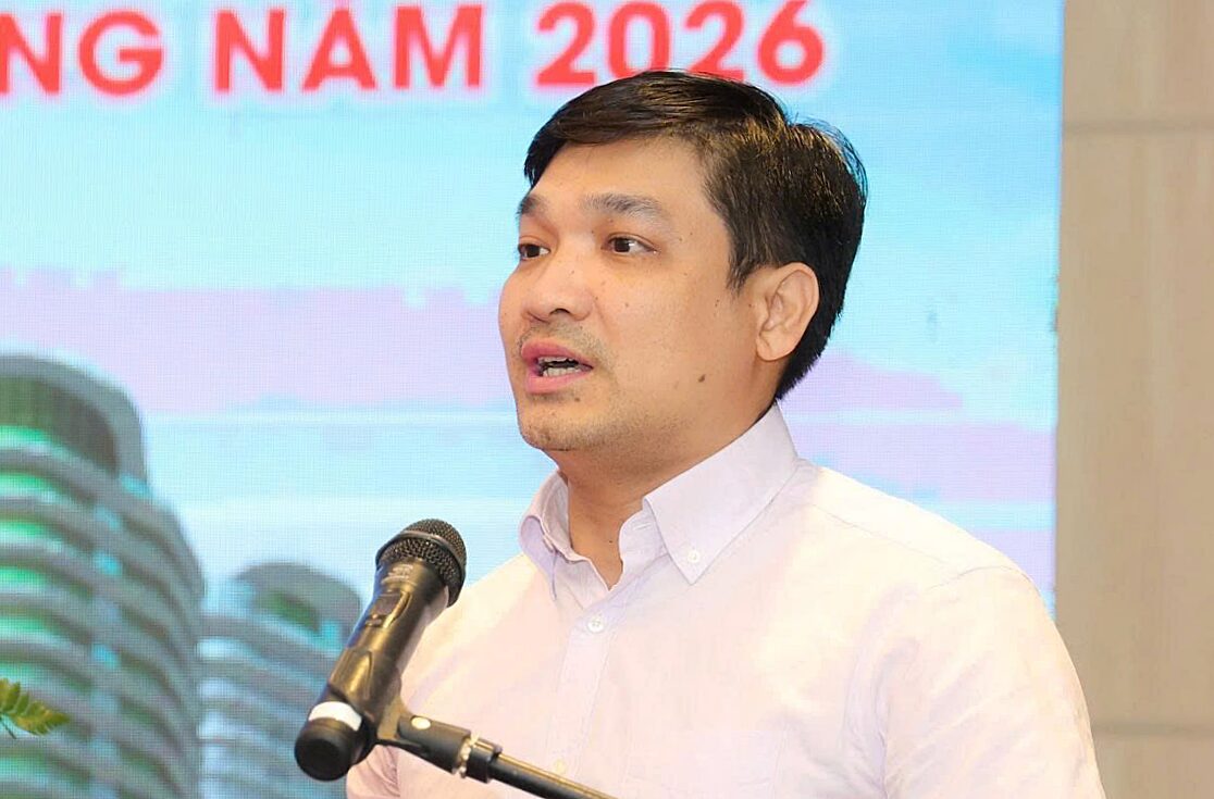 Chủ tịch một công ty địa ốc bị bán giải chấp cổ phiếu liên tục