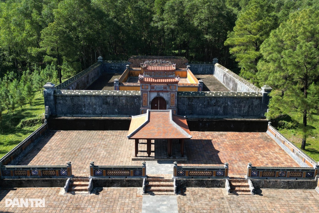 Đề nghị kiểm tra, giải quyết công trình lạ trong lăng hoàng hậu ở Huế - 1