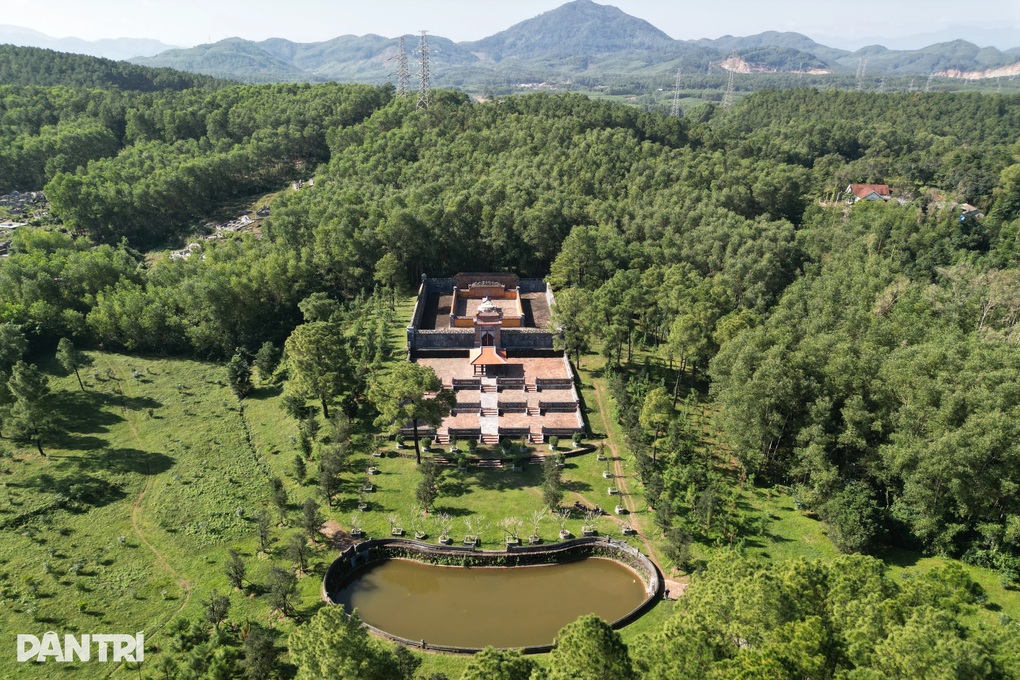 Hai công trình lạ trong lăng vua, hoàng hậu tại Huế - 2