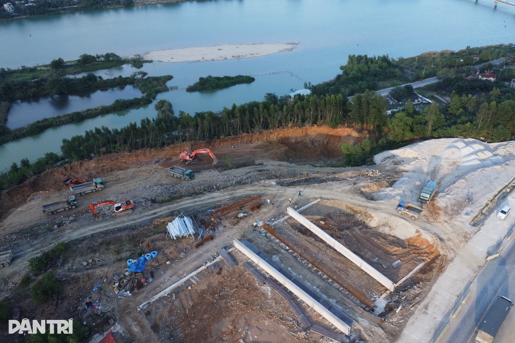 Vụ “xé rào” trên cao tốc Đà Nẵng để múc đất: Hoạt động rất tinh vi - 1