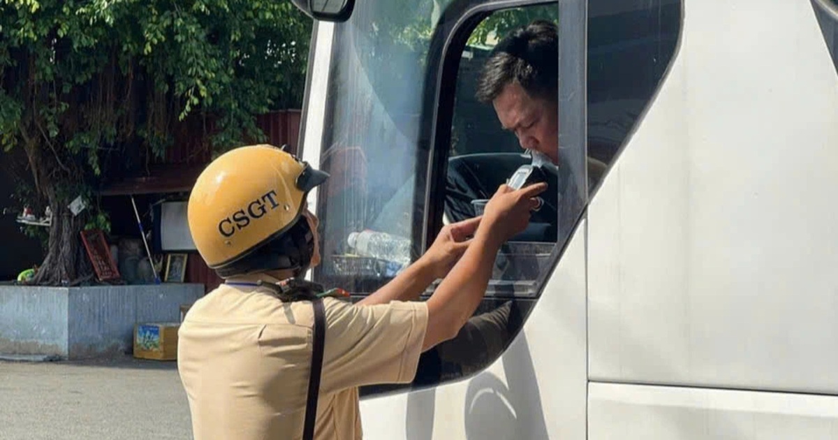 CSGT TPHCM tăng xử lý “xe dù, bến cóc” dịp cận Tết Bính Ngọ 2026