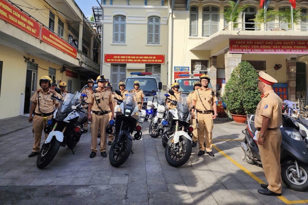 CSGT TPHCM tăng xử lý “xe dù, bến cóc” dịp cận Tết Bính Ngọ 2026 - 2 CSGT TPHCM tăng xử lý “xe dù, bến cóc” dịp cận Tết Bính Ngọ 2026 - 2