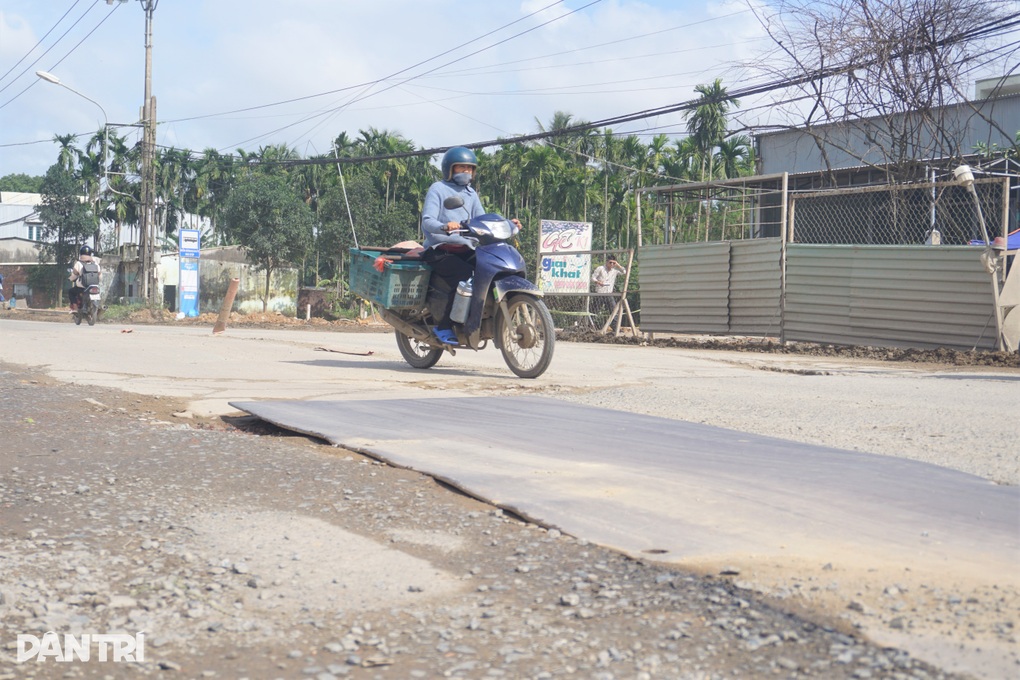 Nhà thầu cải tạo quốc lộ ở Đà Nẵng “vá” chỗ này lại hỏng nơi khác - 2