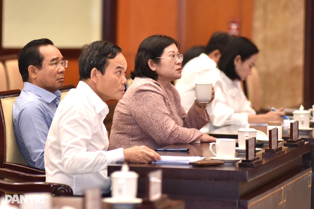 Bí thư Trần Lưu Quang chủ trì thông báo kết quả Đại hội XIV tại TPHCM - 2