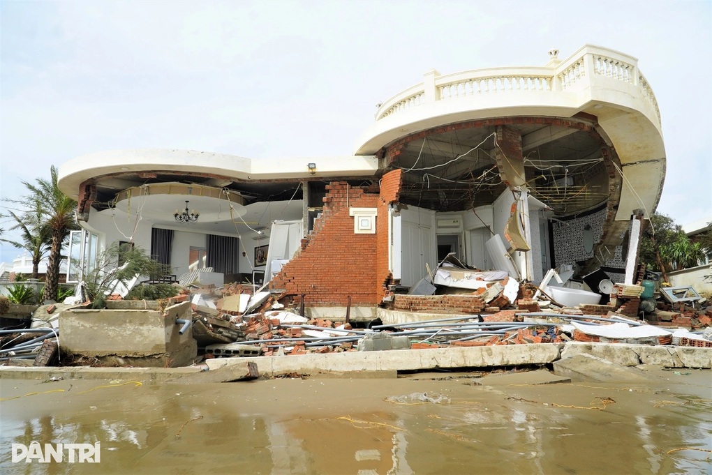 Vụ loạt biệt thự đổ gục trong bão Bualoi: Xây kè không theo giấy phép - 3 Vụ loạt biệt thự đổ gục trong bão Bualoi: Xây kè không theo giấy phép - 3