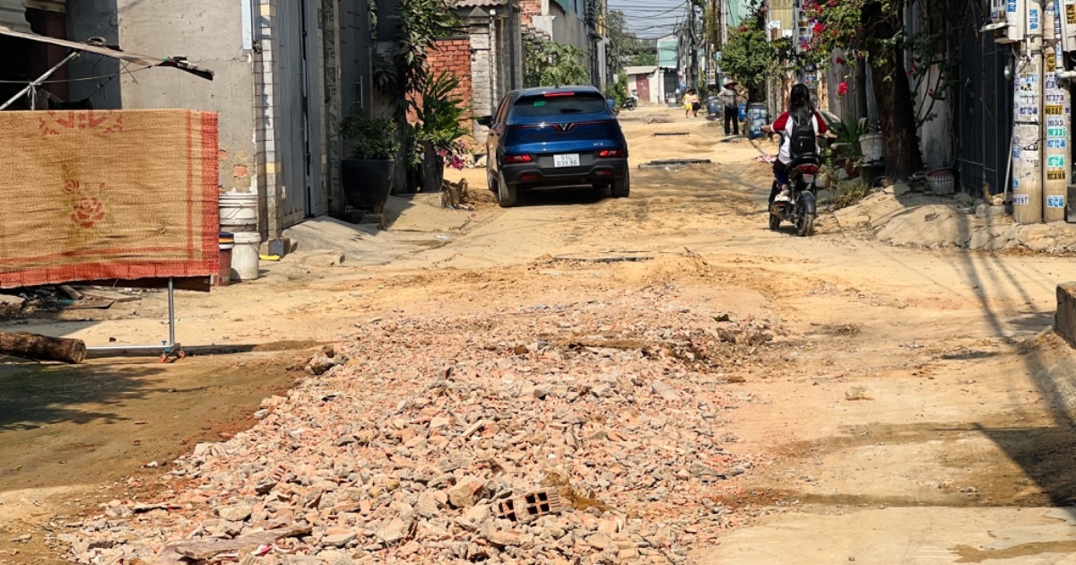 Người đàn ông bị đánh khi tranh cãi việc đổ xà bần trong hẻm ở TPHCM