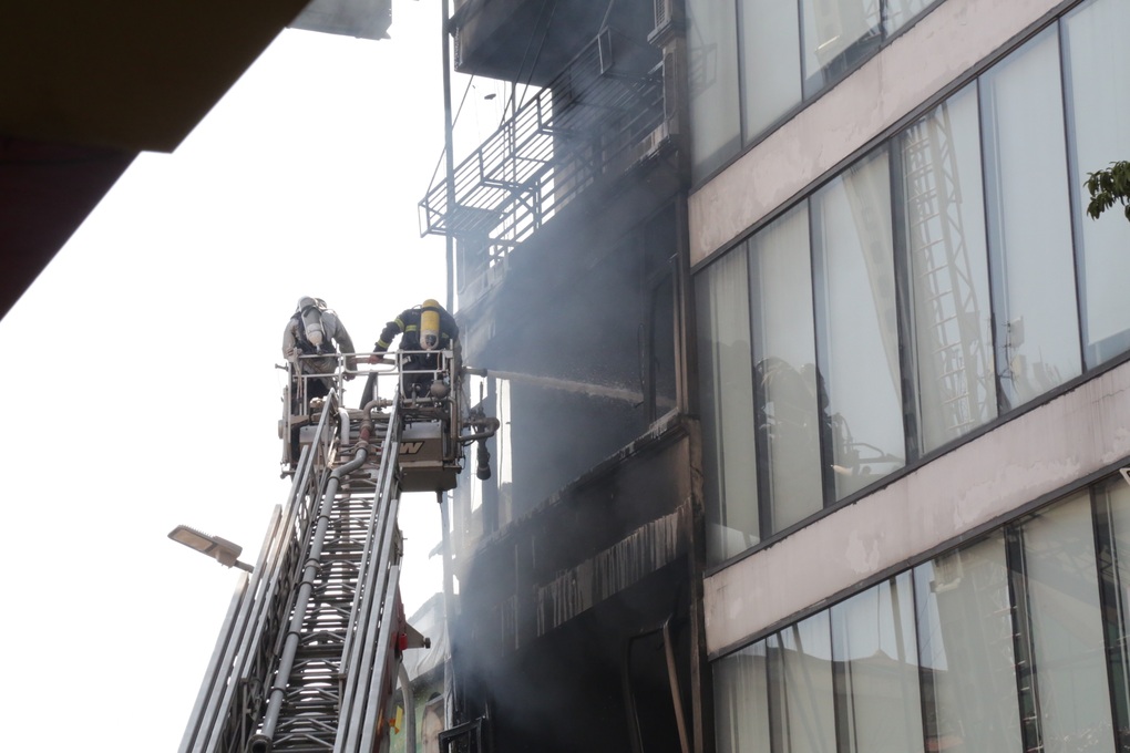 Vụ cháy nhà 7 tầng ở Hà Nội: Nạn nhân thứ 3 tử vong - 1