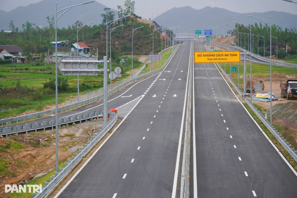 Thông xe tuyến chính cao tốc Quy Nhơn - Chí Thạnh trước Tết Nguyên đán - 2