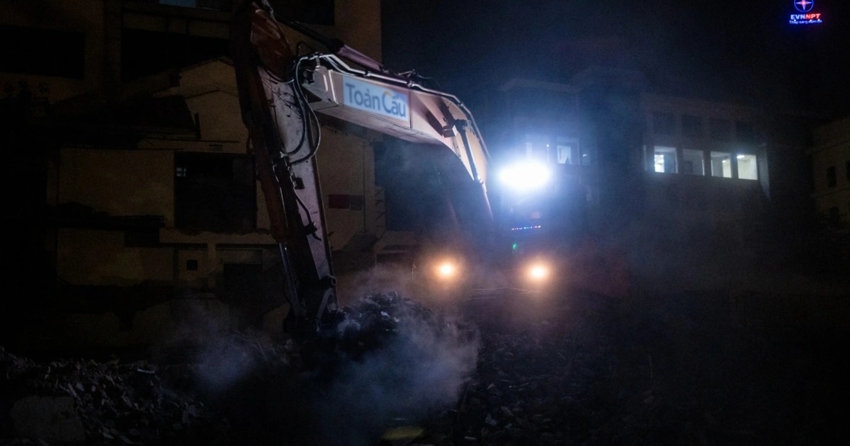 Xuyên đêm giải phóng mặt bằng khu vực phía Đông hồ Gươm