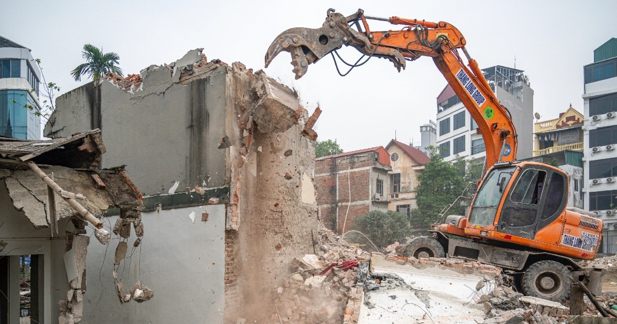 Hình ảnh khẩn trương giải toả 420m đường Vành đai 2,5 qua Nguyễn Văn Huyên