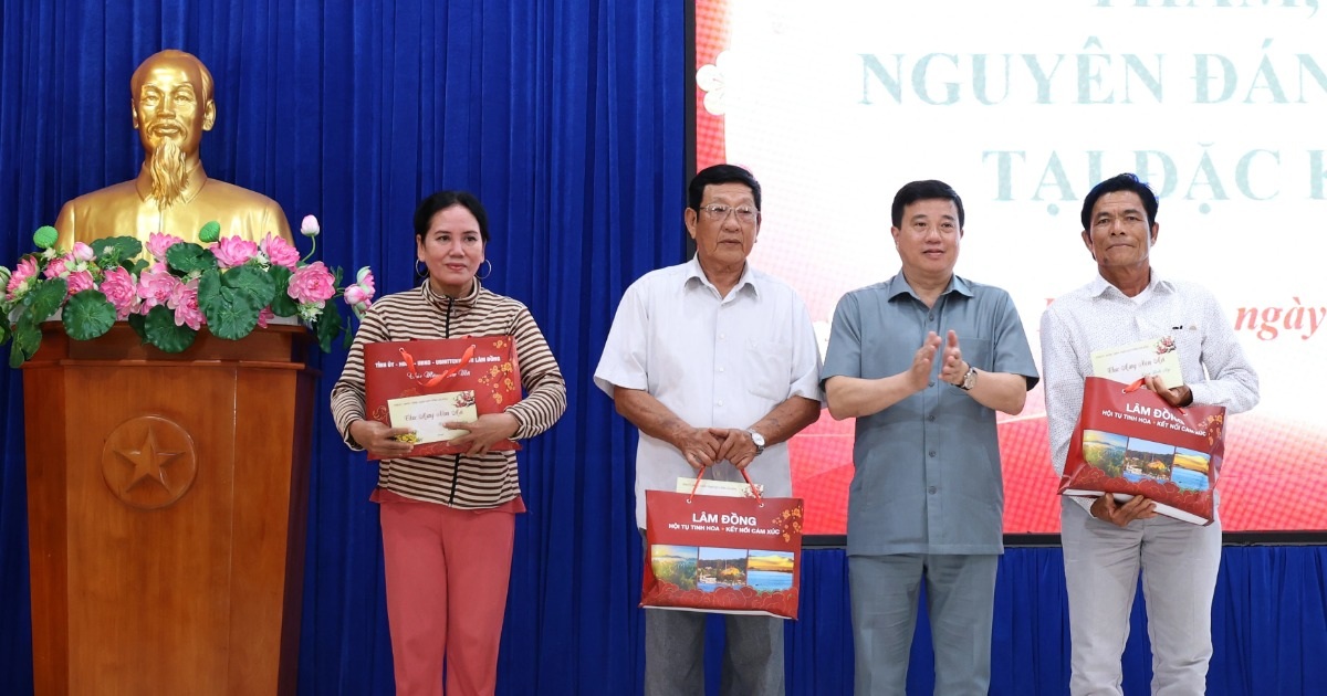 Bí thư Tỉnh ủy Lâm Đồng thăm, chúc Tết tại đặc khu Phú Quý