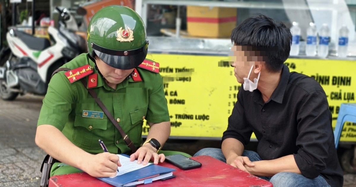 TPHCM xử phạt nhiều người bán hàng trên vỉa hè