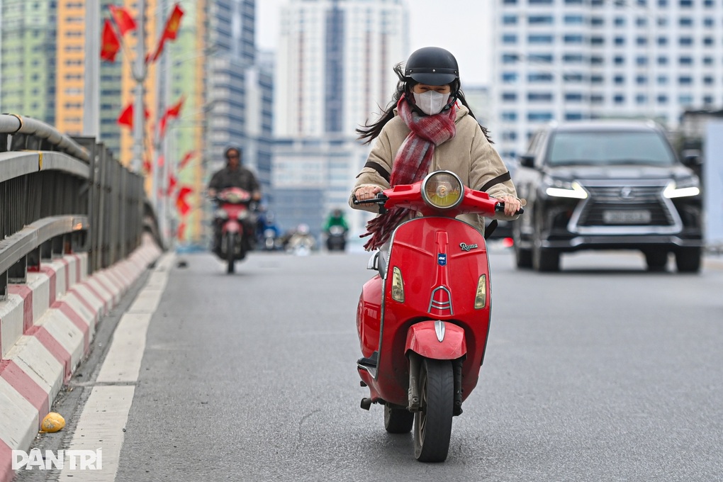 Hà Nội nắng ấm trước khi đón thêm không khí lạnh - 1