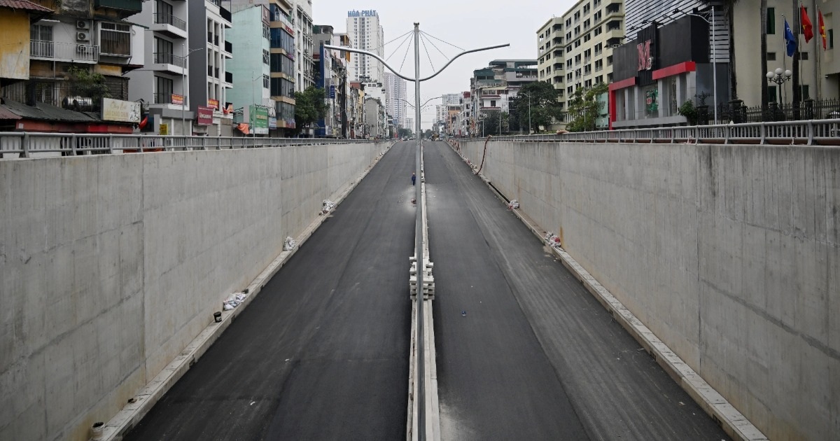 Công nhân xuyên Tết thi công hầm chui gần 800 tỷ đồng ở Hà Nội