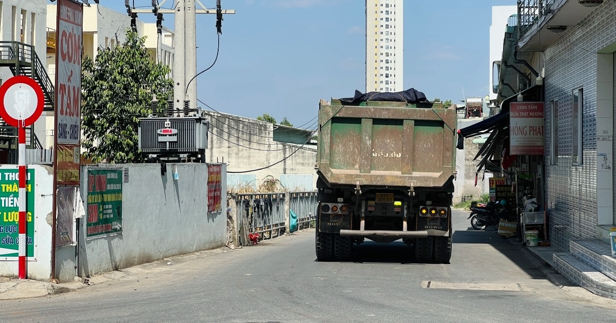 Chủ tịch phường nói lỗi đánh máy văn bản cho xe ben vào hẻm 5 tấn ở TPHCM