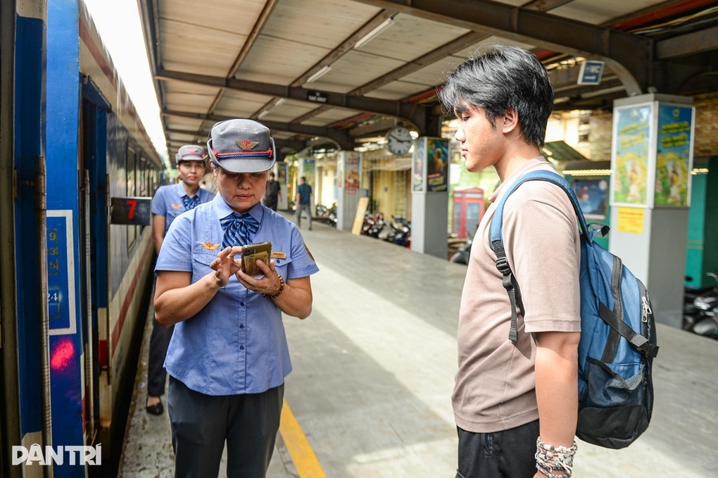 Hết vé những ngày cao điểm Tết, đường sắt tổ chức chạy thêm 22 chuyến tàu - 1