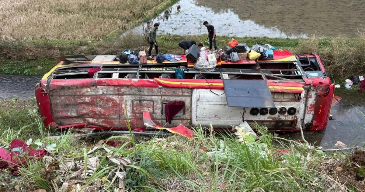 Vụ lật xe khách khiến 11 người bị thương ở Sơn La: Tài xế buồn ngủ