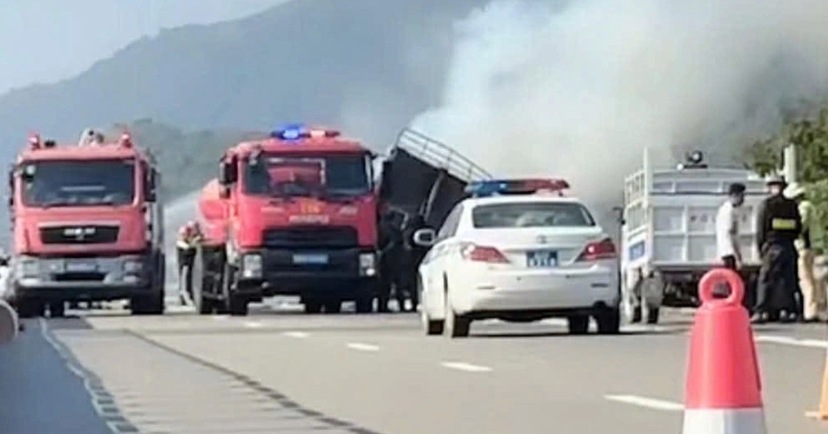 Xe tải gặp nạn trên cao tốc Cam Lâm – Vĩnh Hảo