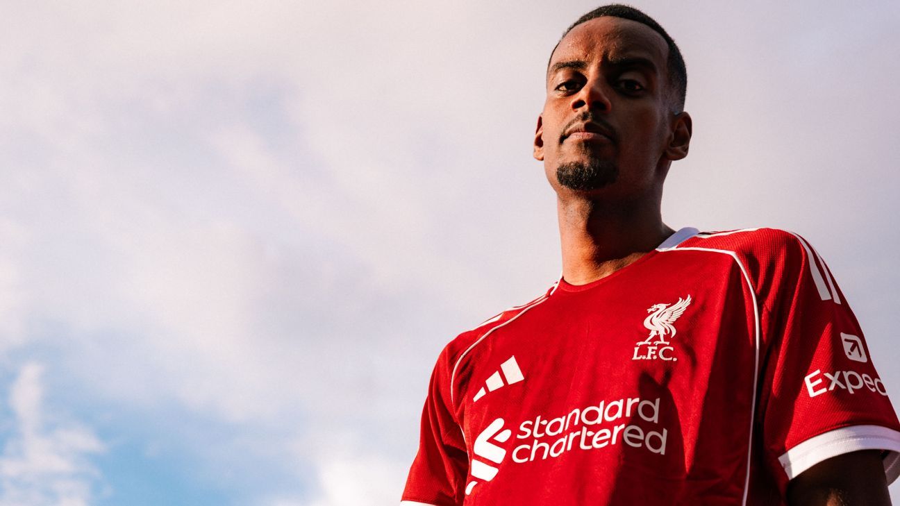 When does the 2026 January transfer window open and close?