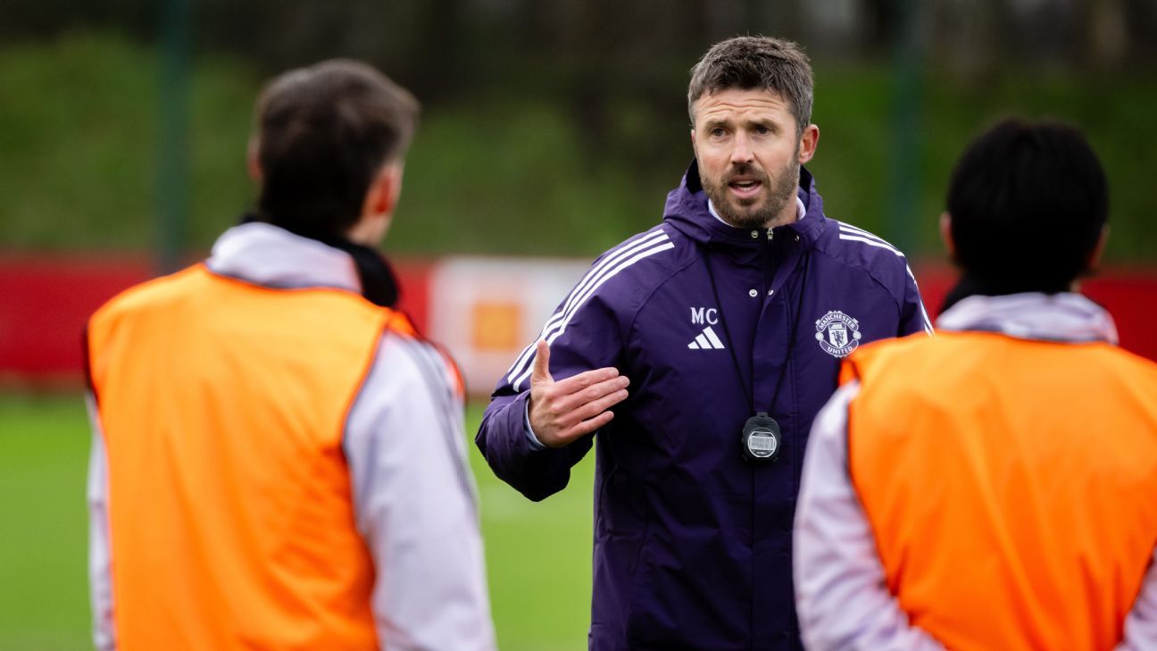 Michael Carrick not a long-term option at Man United – Gary Neville