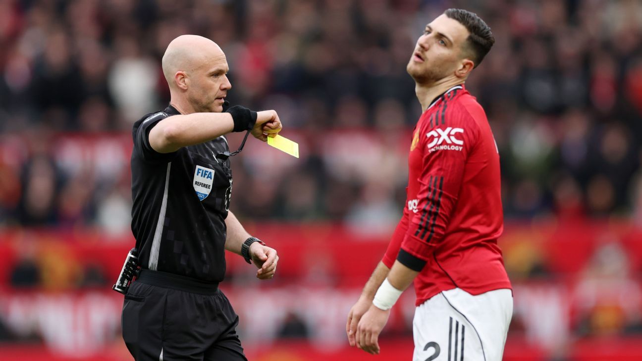 VAR review: Should Man United’s Dalot have been sent off vs. Man City?