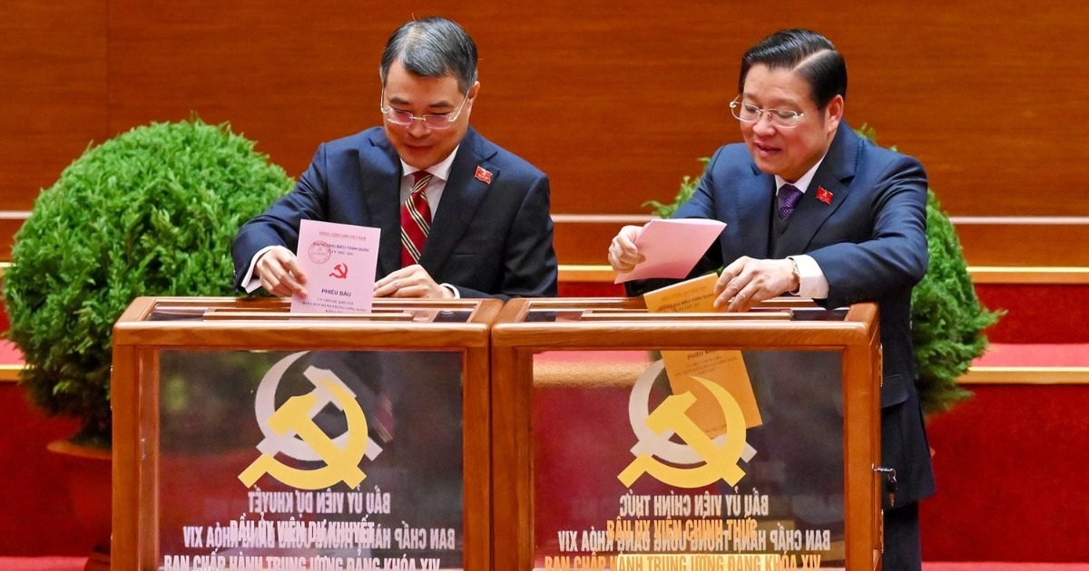 Hình ảnh bỏ phiếu kín bầu Ban Chấp hành Trung ương khóa XIV