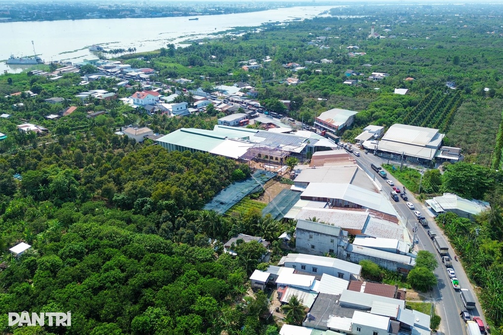 Tài xế ngán ngẩm chờ gần 2 tiếng mới qua được phà Đình Khao - 1