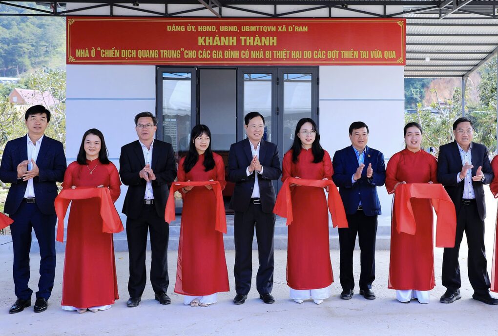 Lâm Đồng khánh thành 17 căn nhà tặng người dân trước Tết Bính Ngọ - 1