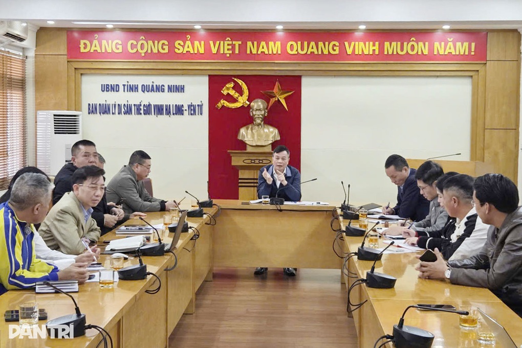 Vấn nạn bán hàng rong trên Vịnh Hạ Long, ai chịu trách nhiệm? - 3